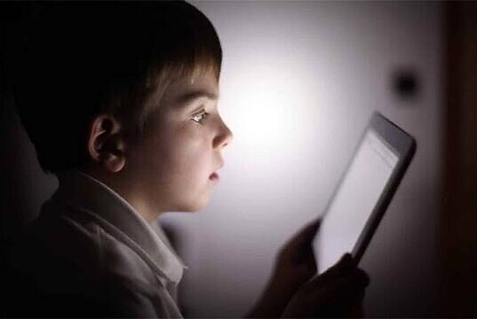 Когда дети получают первый гаджет и чем опасен для детей интернет